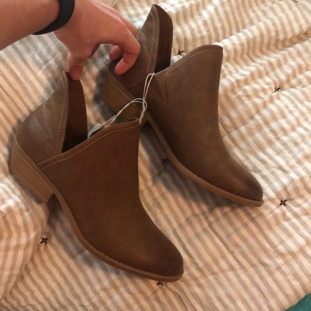 Universal Threads Booties - Picture 2 of 2